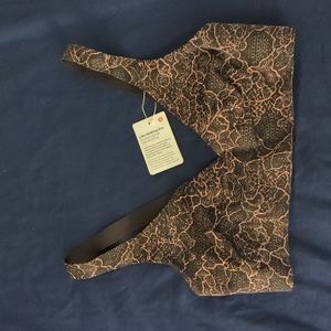 Lululemon sports bra size S brand new